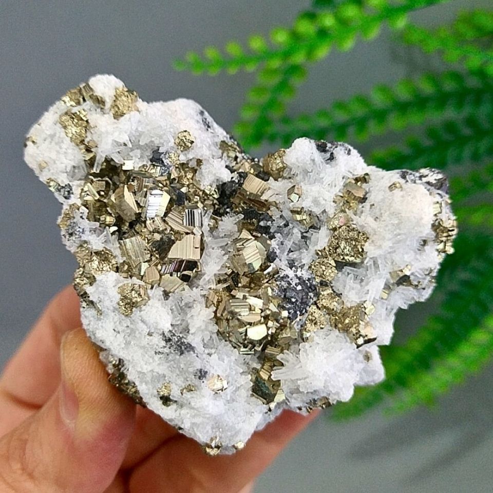 piritli kuvars kristali doğal taş kütle